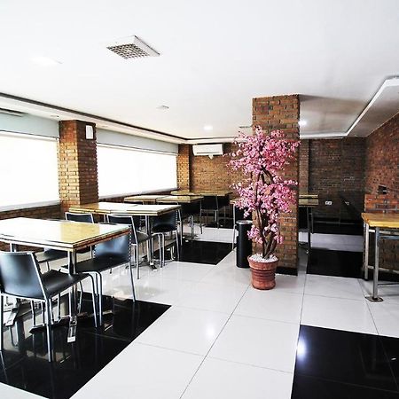 Amaliun Hotel Medan Eksteriør billede