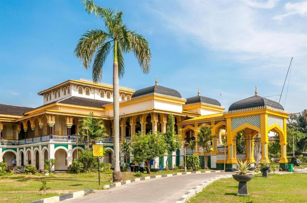 Amaliun Hotel Medan Eksteriør billede
