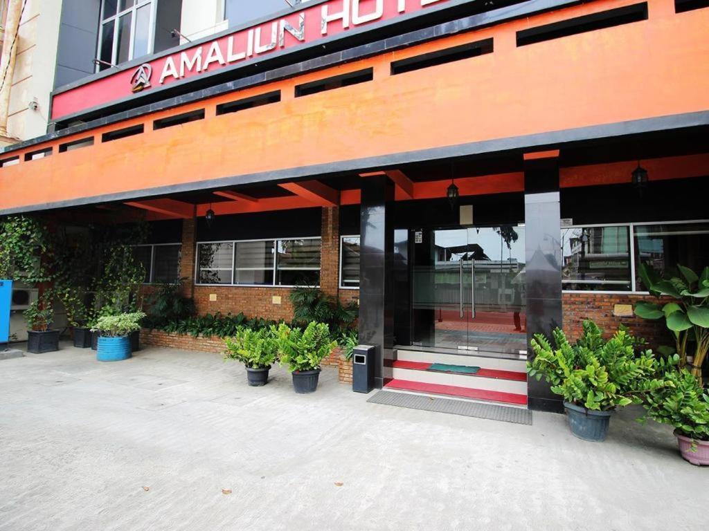 Amaliun Hotel Medan Eksteriør billede
